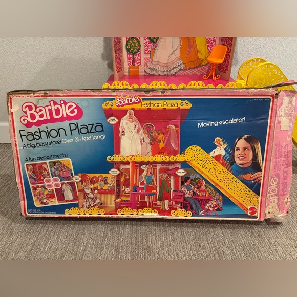 SOLD 1975 Barbie Fashion Plaza Mattel Playset, With Box, Missing Accessories - Picture 8 of 16